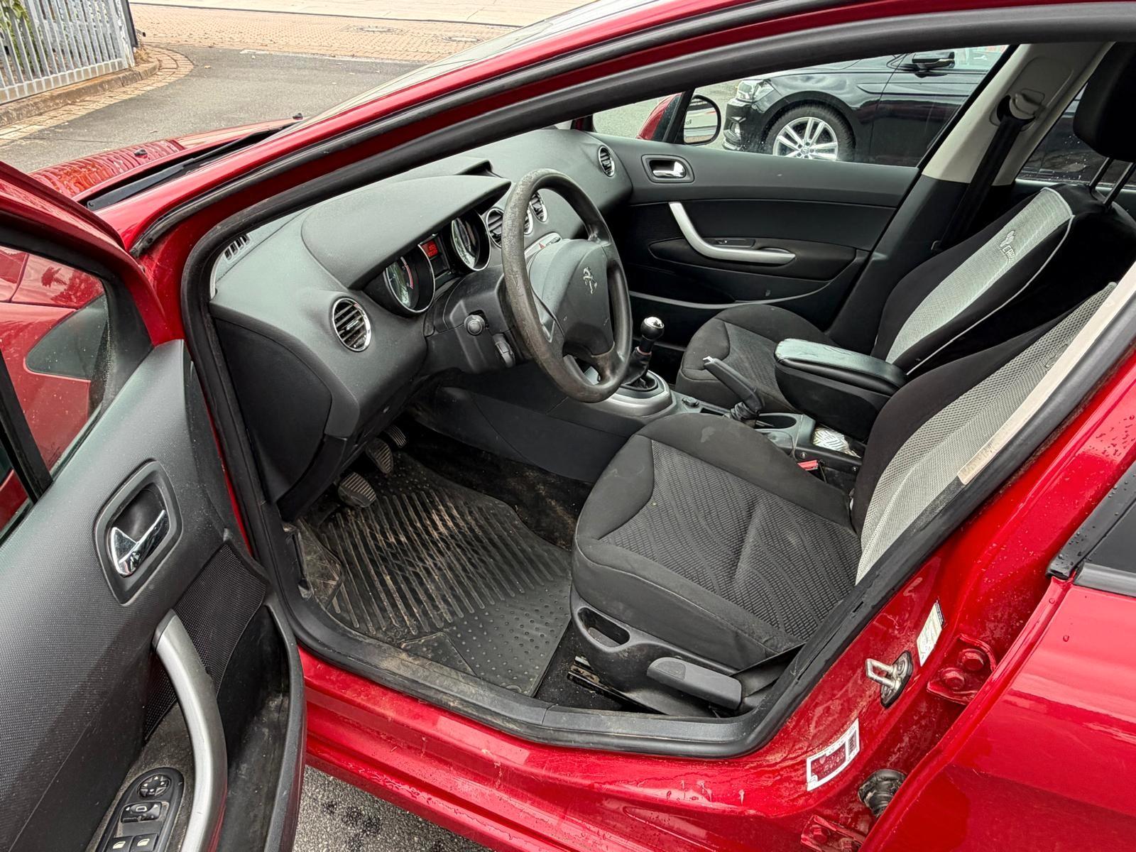 Peugeot 308 2012 — photo 10