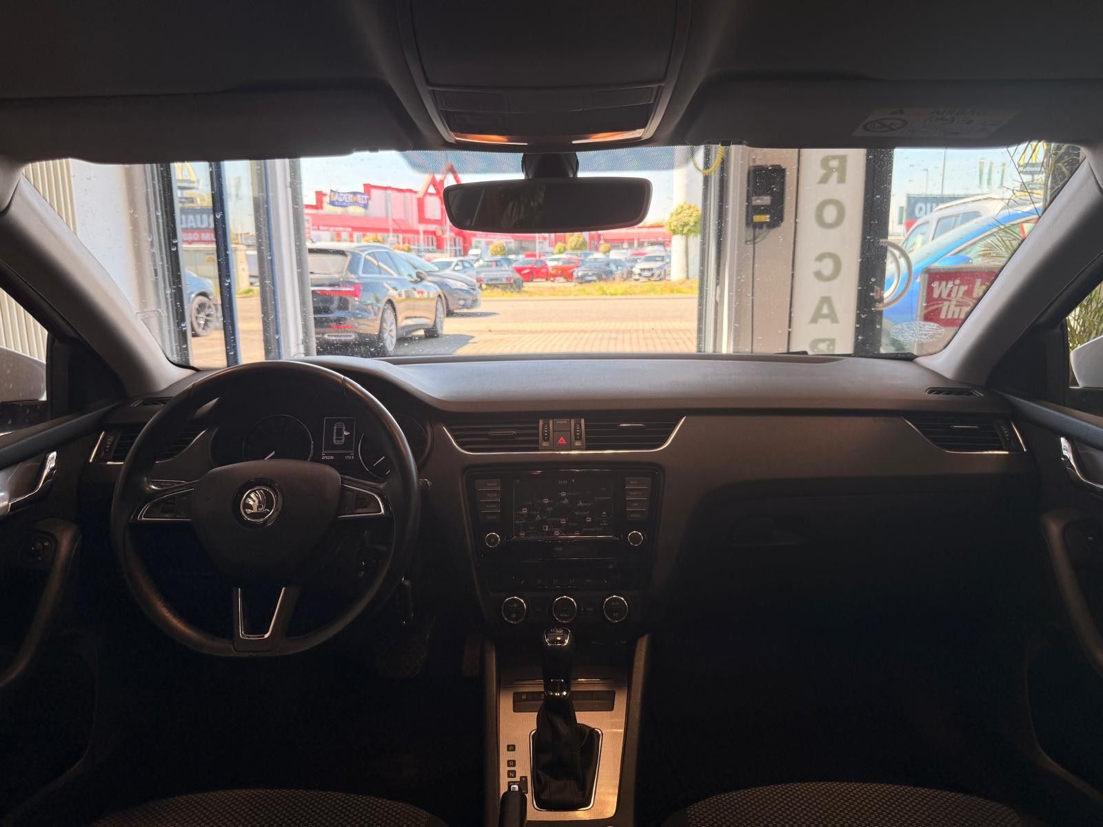 Fahrzeugabbildung SKODA Octavia Combi Ambition/ 1.HAND / NAVI/KLIMA/