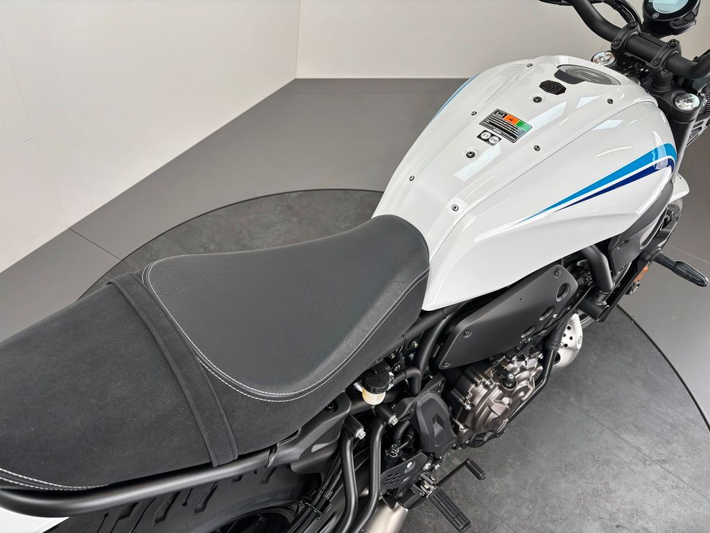 Fahrzeugabbildung Yamaha XSR 700 *SERVICE NEU *1. HAND *SCHECKHEFT