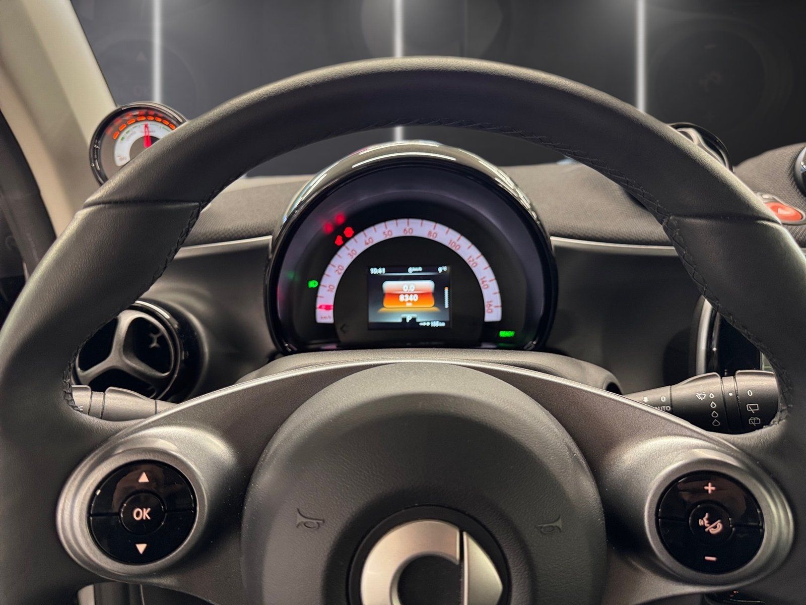 Fahrzeugabbildung Smart smart EQ fortwo Exclusive*Pano*LED*Kamera*22kW*