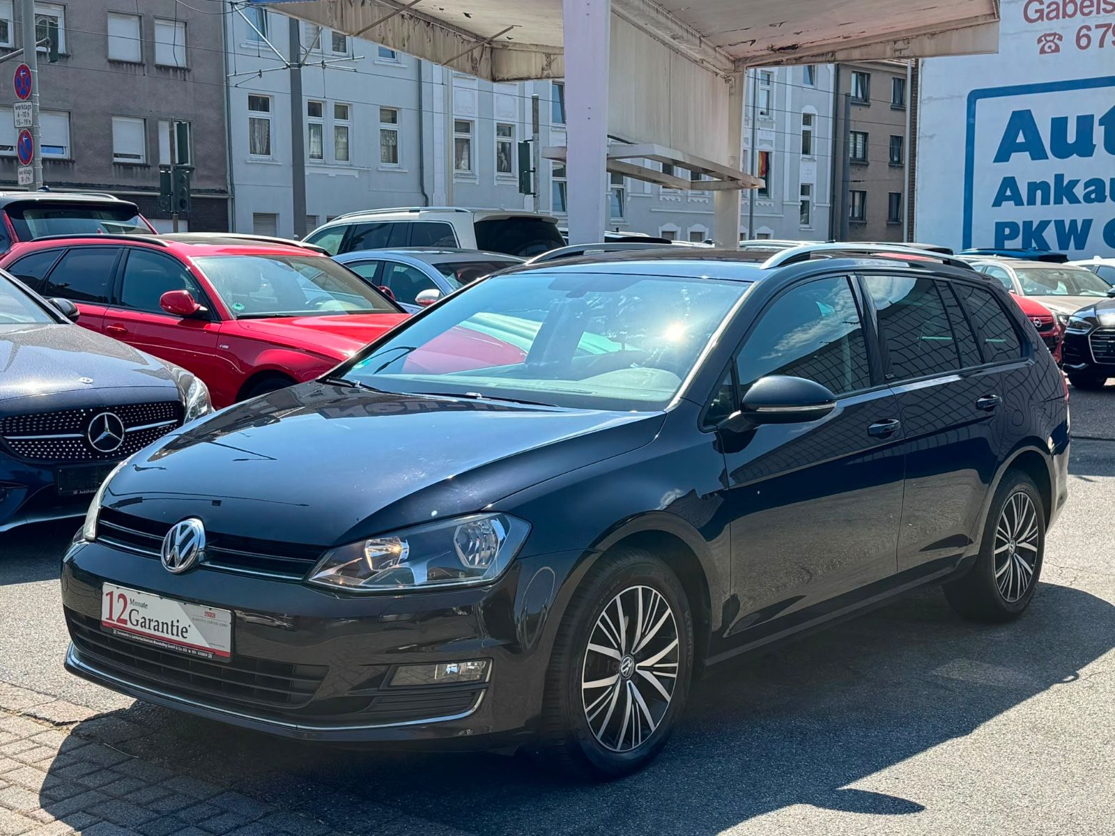 Volkswagen Golf - 1