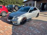Mercedes-Benz E 63 AMG Lim. Speedshif MCT+Pannorama+Belü Sitze - silberne Mercedes-Benz E 63 AMG