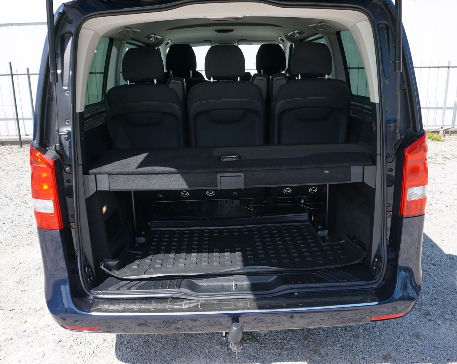 Fahrzeugabbildung Mercedes-Benz V 220d EDITION lang  7 Sitze,Navi,AHK,SR+WR