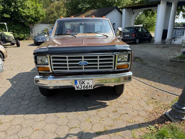 Ford F 350 Pickup, Kotflügelschaden, auch repariert z