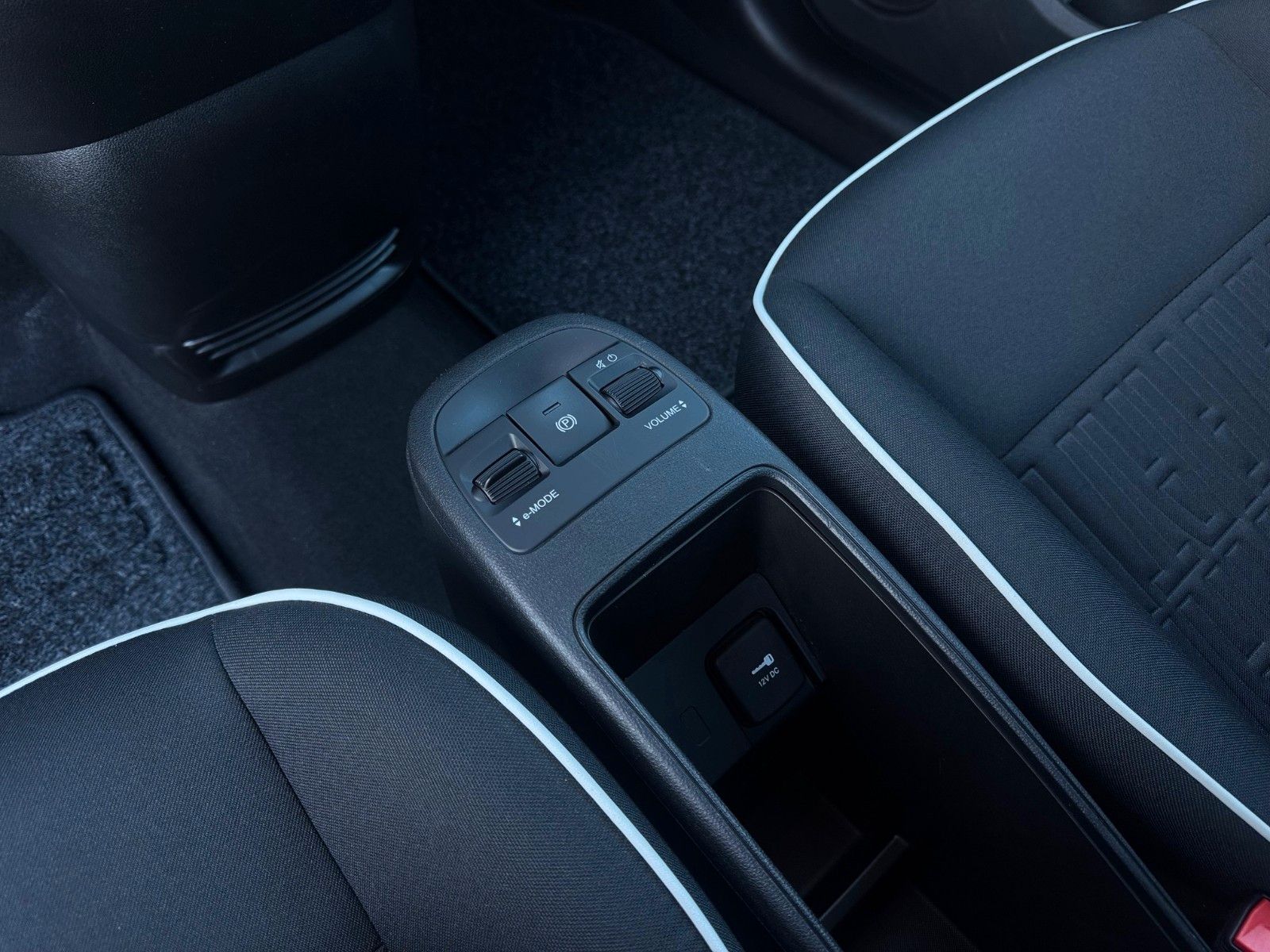 Fahrzeugabbildung Fiat 500e Carplay Klima Tempo