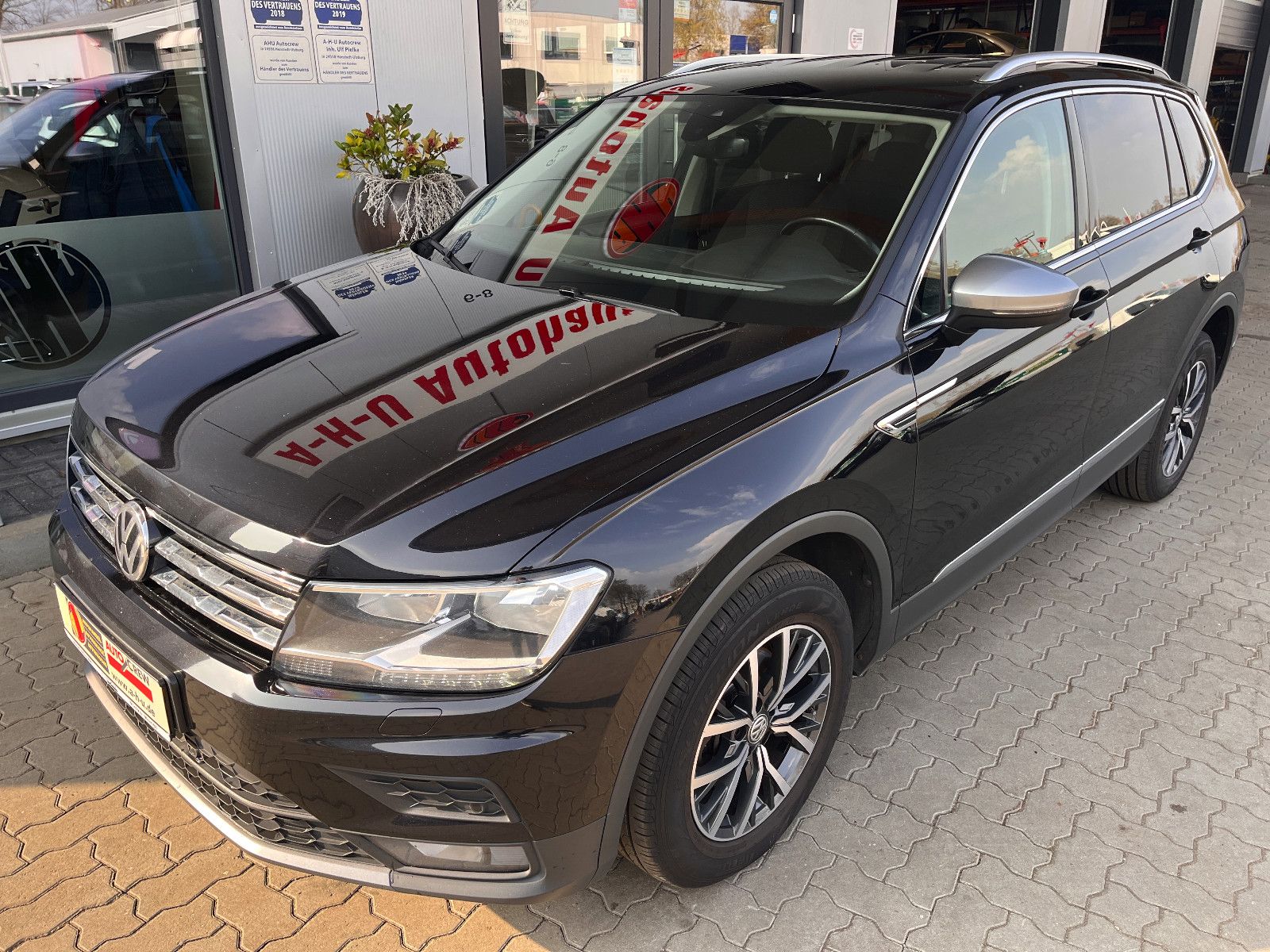 Fahrzeugabbildung Volkswagen Tiguan Allspace Comfortline 2.0 TDI DSG 7-Sitzer