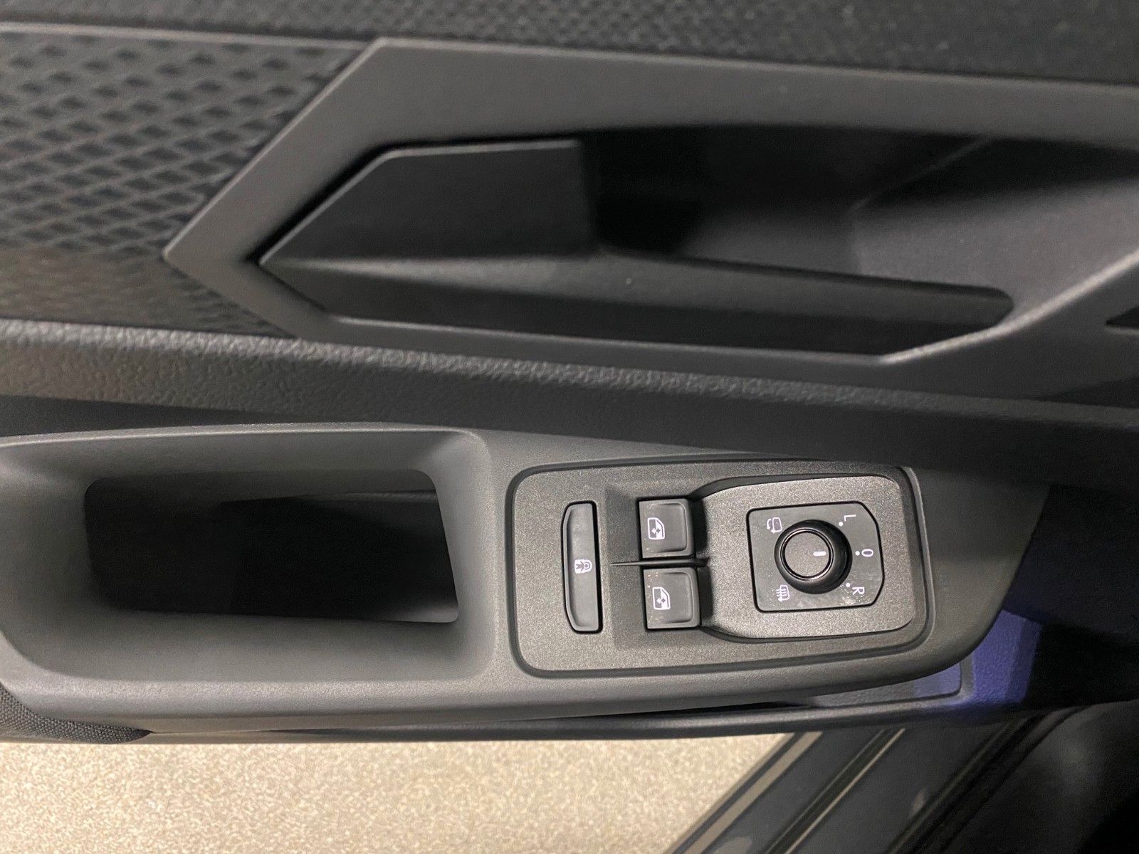 Fahrzeugabbildung Volkswagen Caddy 1.5 TSI DSG Edition+Garantie 2030++KAMERA+