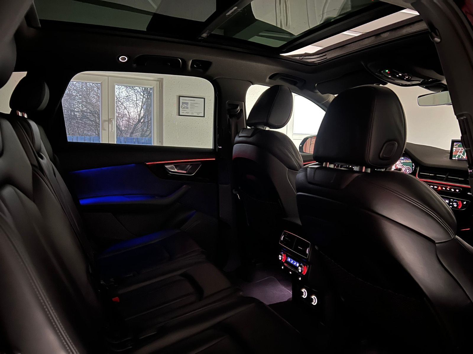 Fahrzeugabbildung Audi Q7 3.0 TDI Quattro/S-LINE/AHK/AMBI+/PANO/7-SITZ