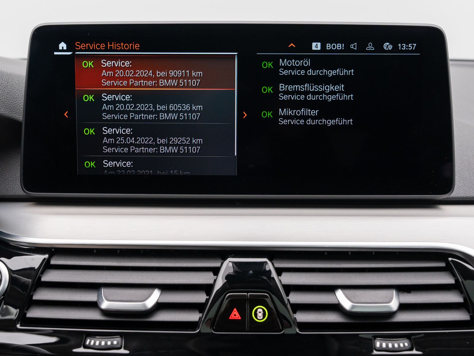 Fahrzeugabbildung BMW 530d Kamera DAB HiFi Panorama HUD Sport 19Zoll