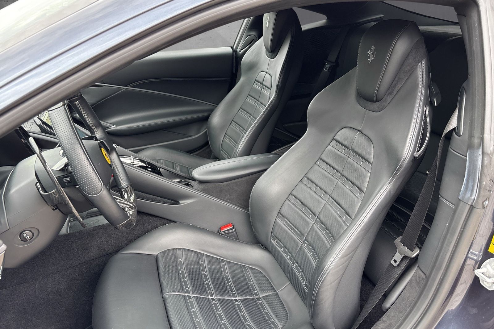 Fahrzeugabbildung Ferrari Roma*Full Carbon*Belüftete Si.*ADAS*360° Kamera*