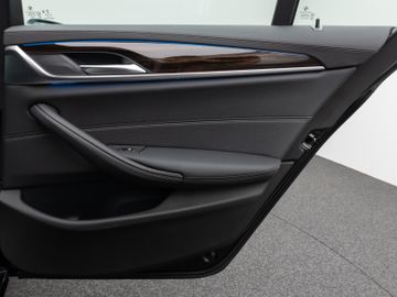 Fahrzeugabbildung BMW 530e xD Tour Luxury Line ACC HUD Pano Laser 360°