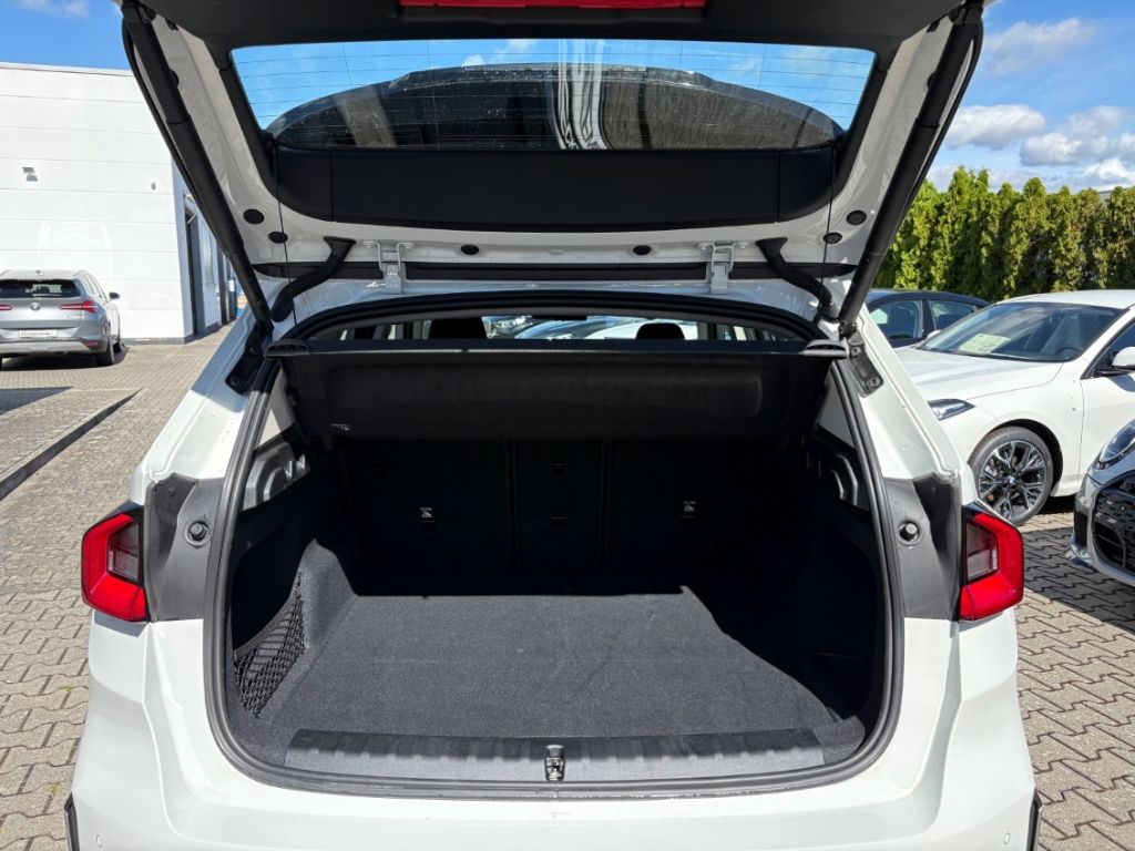 BMW X1 sDrive20i HUD AHK Komf-Zug. Alarm adLED FLA D foto 8