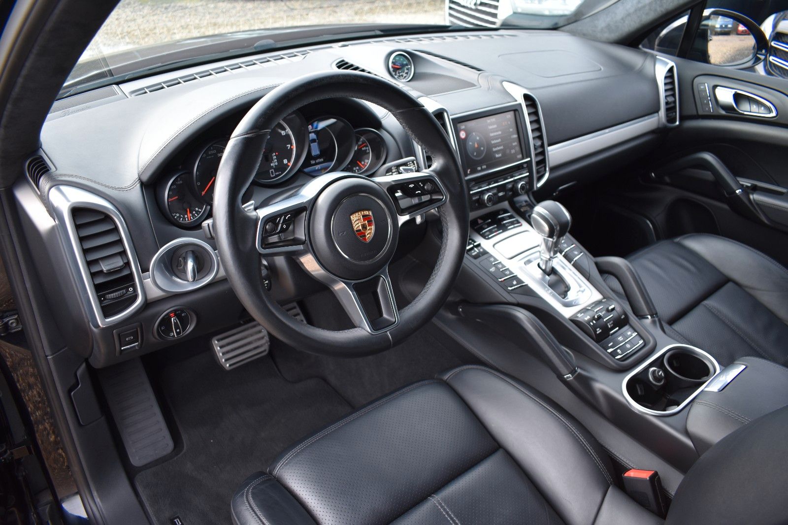 Fahrzeugabbildung Porsche Cayenne Turbo Panorama AHK Sport Chrono Keramik