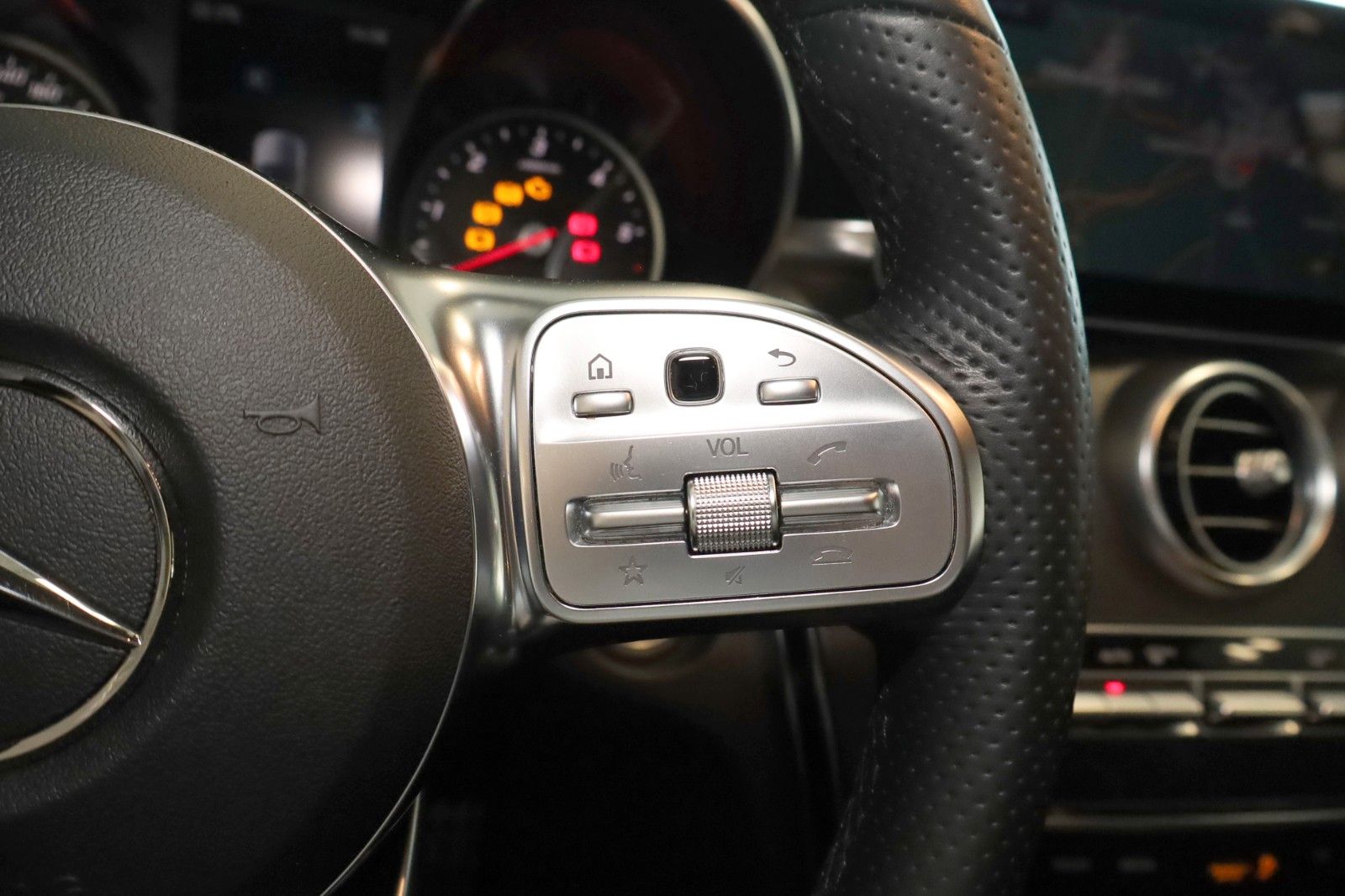 Fahrzeugabbildung Mercedes-Benz C 200d T AMG Line Navi, LED, Kamera, ConnectME