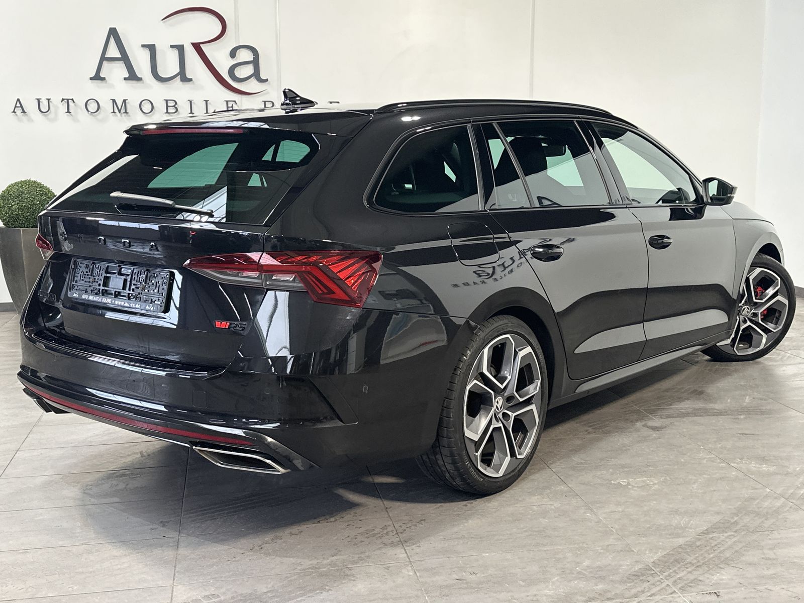 Fahrzeugabbildung SKODA Octavia Combi 2.0 TDI DSG RS NAV+LED+KAMERA+19ZO