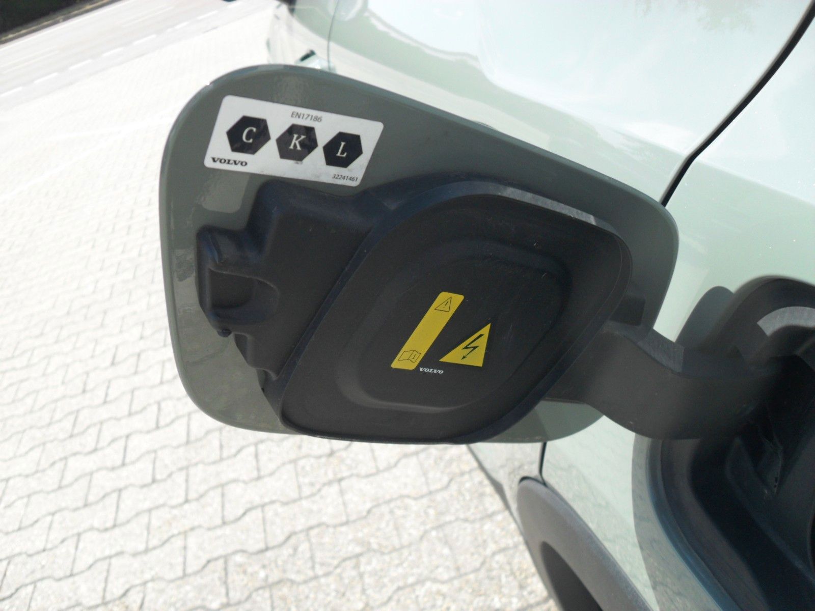 Fahrzeugabbildung Volvo XC 40 Plus Recharge Pure Electric 2WD |AHK | LED