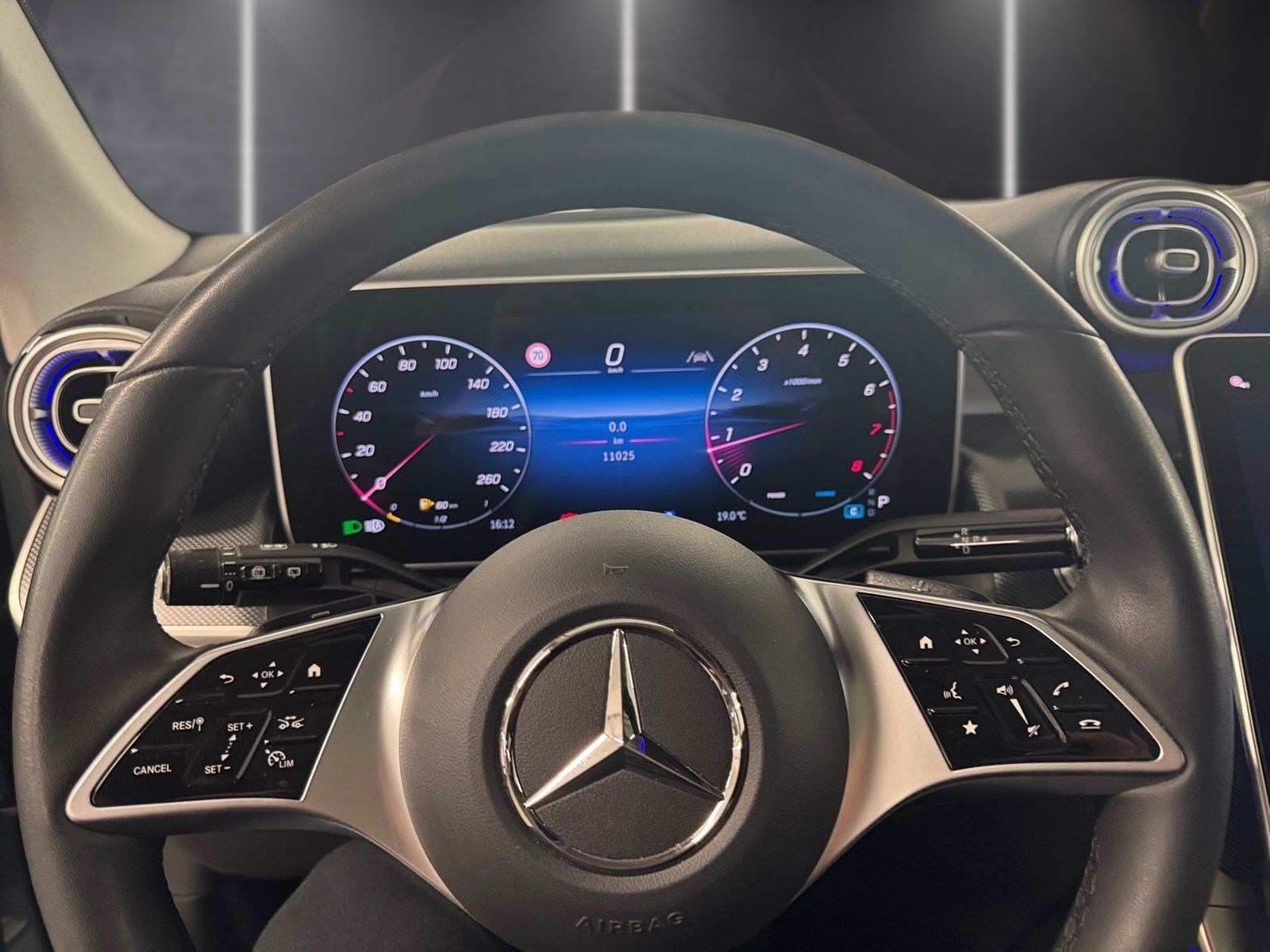 Fahrzeugabbildung Mercedes-Benz GLC 200 4M Avantgarde*STDHZG*AHK*Pano*Totwinkel*
