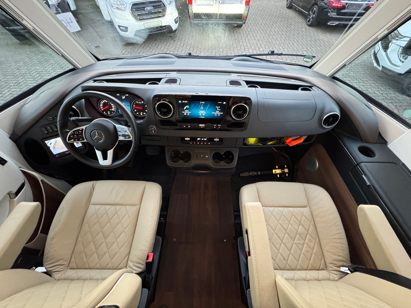 Fahrzeugabbildung Carthago Chic e-line I 51 QB MERCEDES 418 CDI 9GT 1.HAND