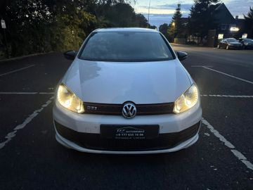 Volkswagen Golf - 1