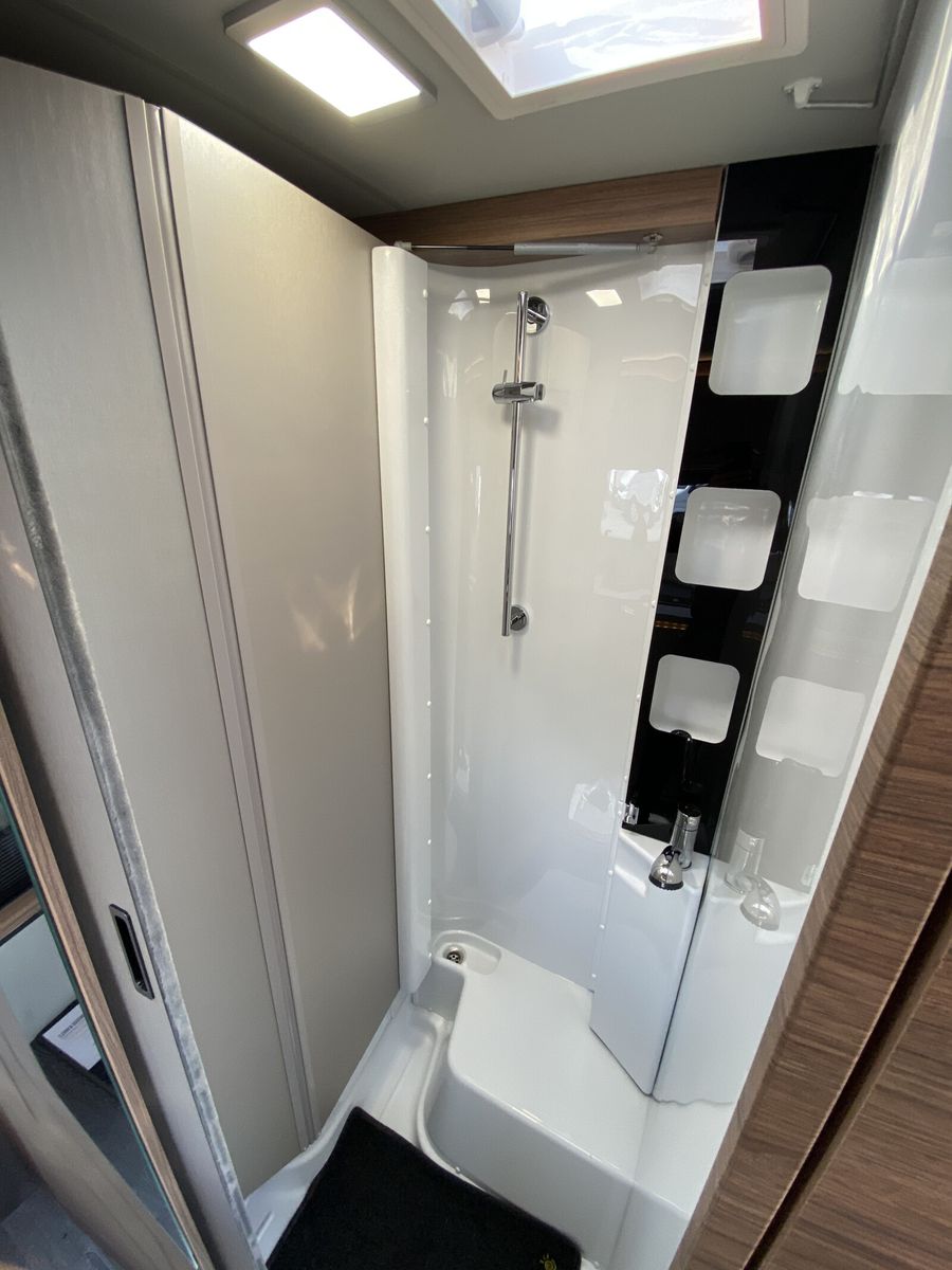 Fahrzeugabbildung Knaus Tourer Van VANSATION 500 LT Anhängerkupplung
