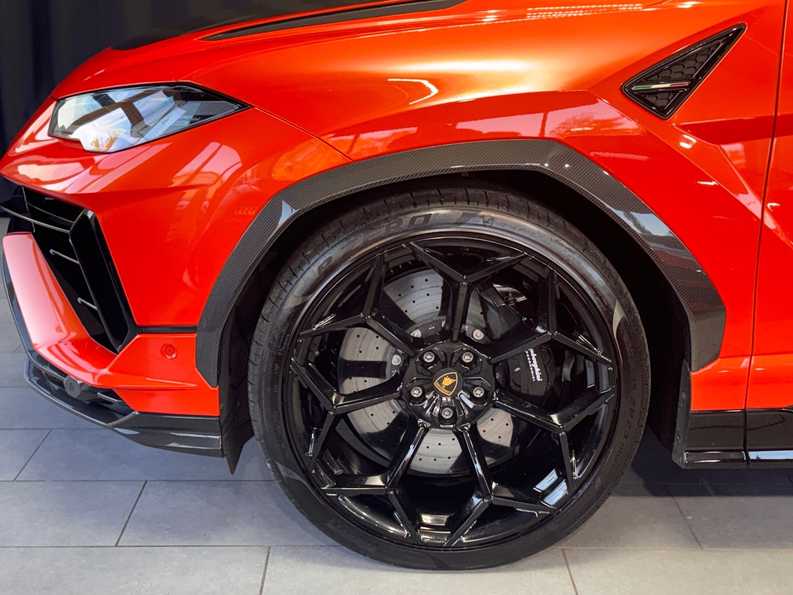 Fahrzeugabbildung Lamborghini Urus Performante|FULL-CARBON|AKRAPOVIC|MASSAGE|