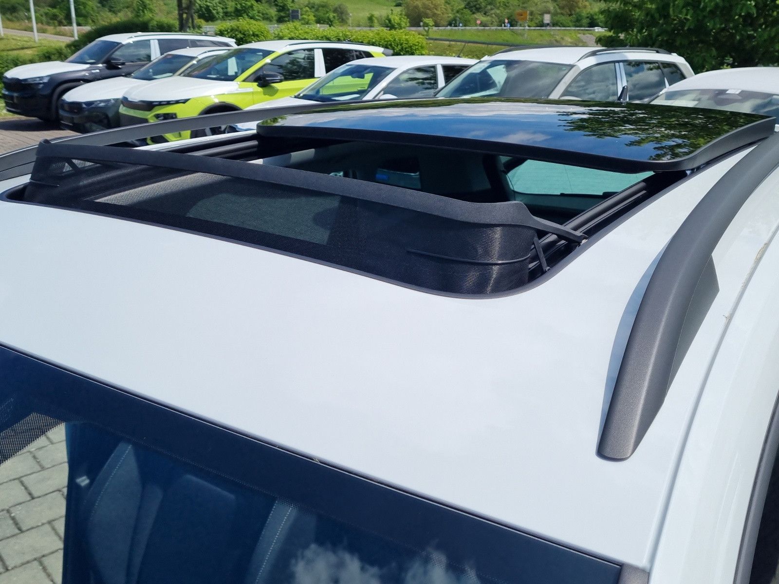 Fahrzeugabbildung SKODA Karoq Balance 2,0 TDI PANO Fahrassi Parken+