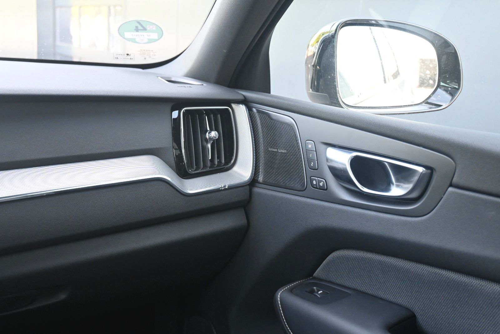 Fahrzeugabbildung Volvo XC60 B5 AWD Plus Dark*LED*PANO*360*H&K*BLIS