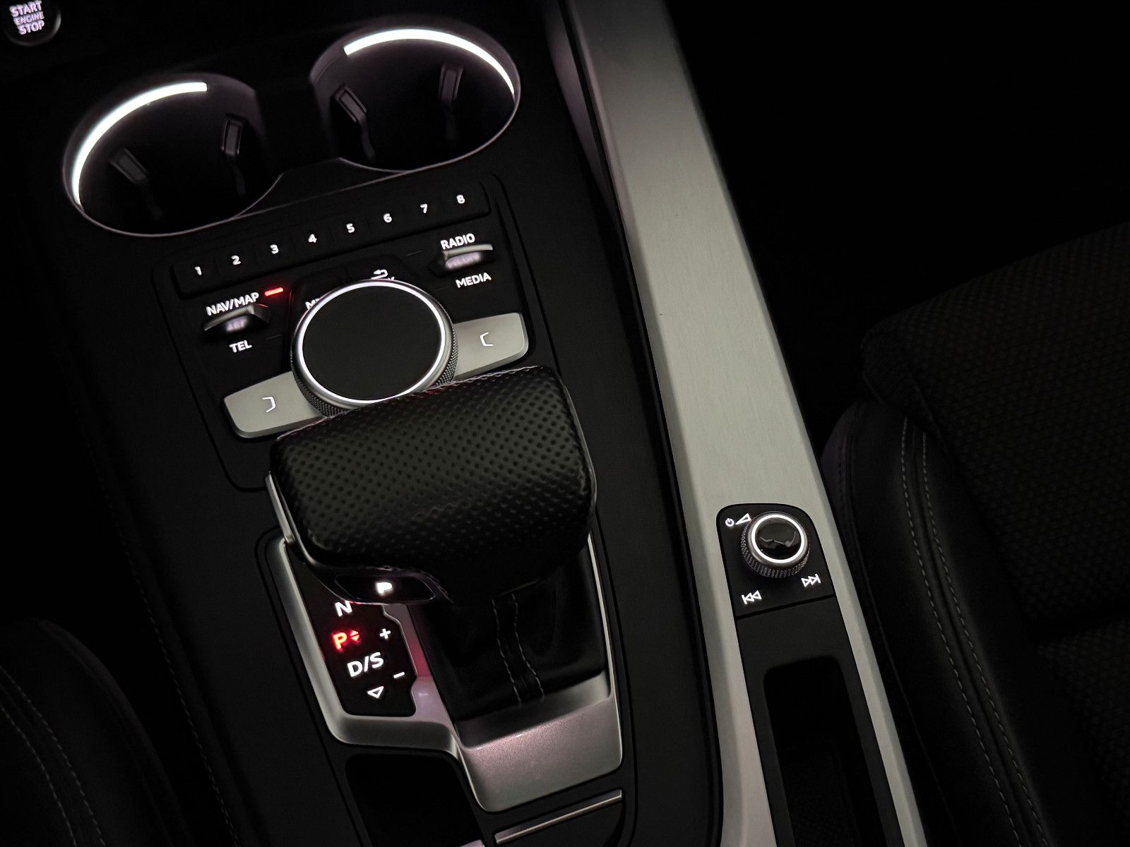 Fahrzeugabbildung Audi A4 3.0 Lim. Quattro S-LINE/DAB/B&O/MATRIX/VRTL