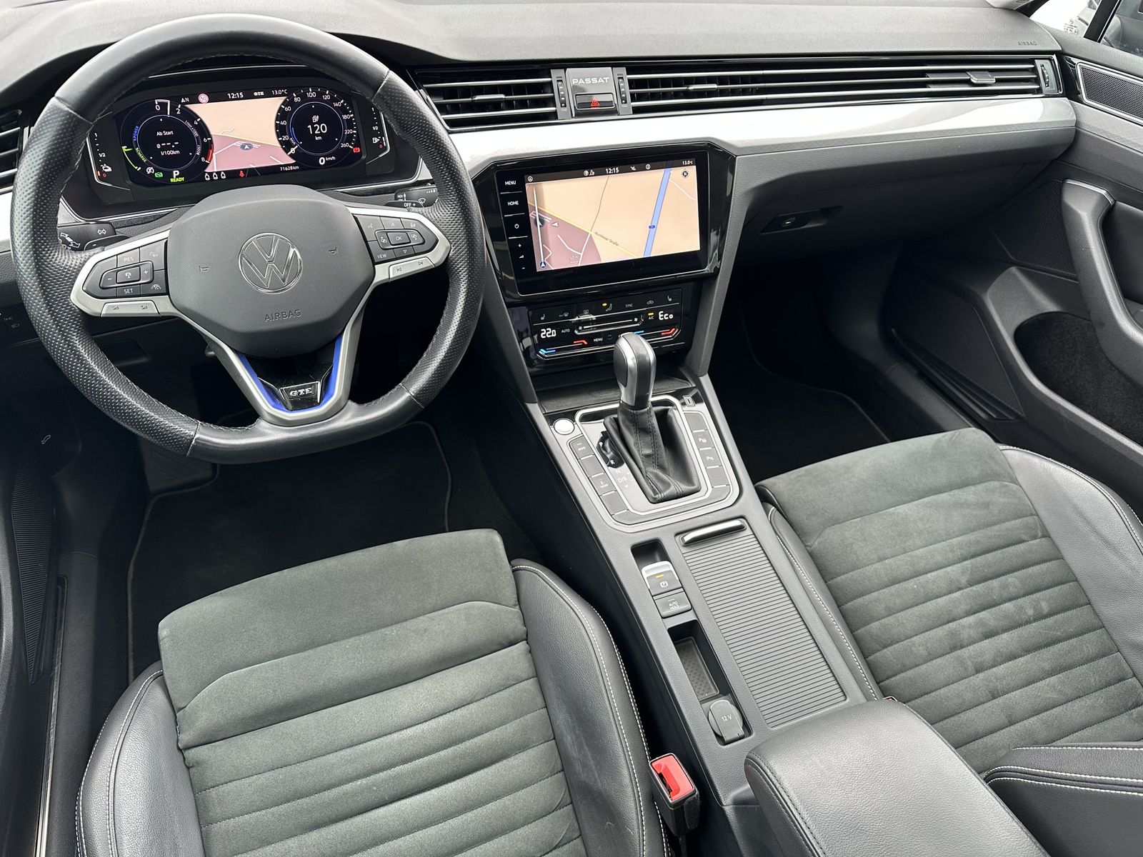 Fahrzeugabbildung Volkswagen Passat Variant GTE NAV+IQ-LIGHT+PANO+17ZO+KAMERA