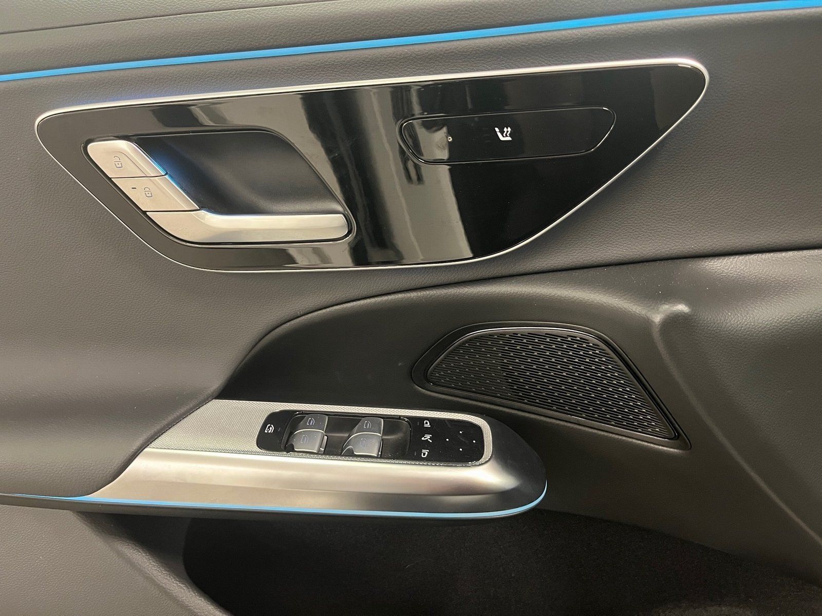 Fahrzeugabbildung Mercedes-Benz E 220 T d Avantgarde*AHK*Totwinkel*Kamera*LED*