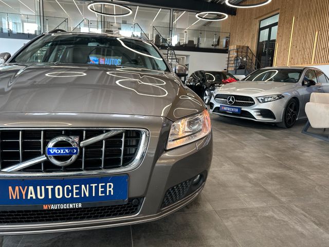 Volvo V70 Kombi Momentum *Leder*