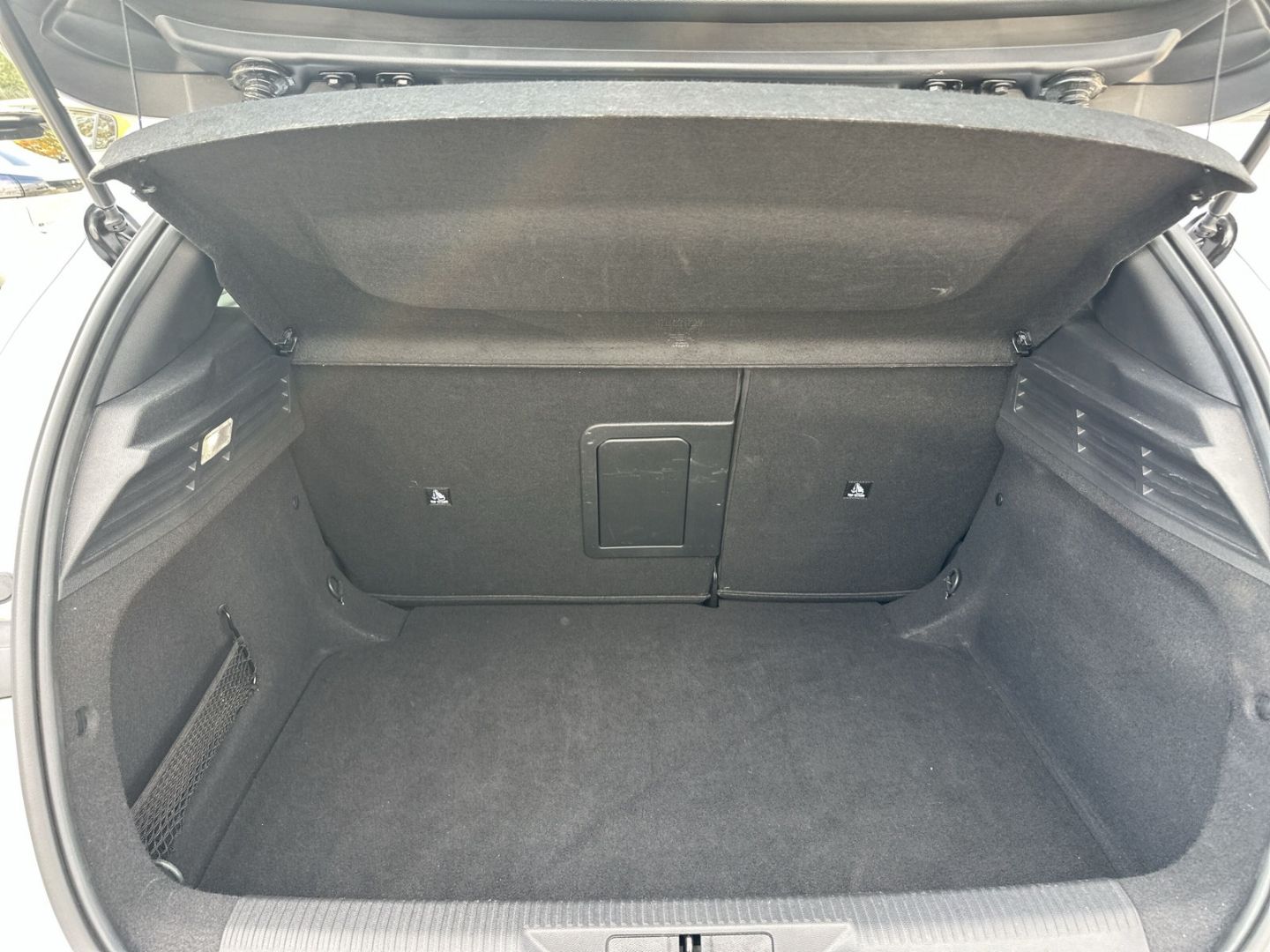 Fahrzeugabbildung Peugeot 308 Allure Blue HDi 130 EAT8 Navi 360 Kamera ACC