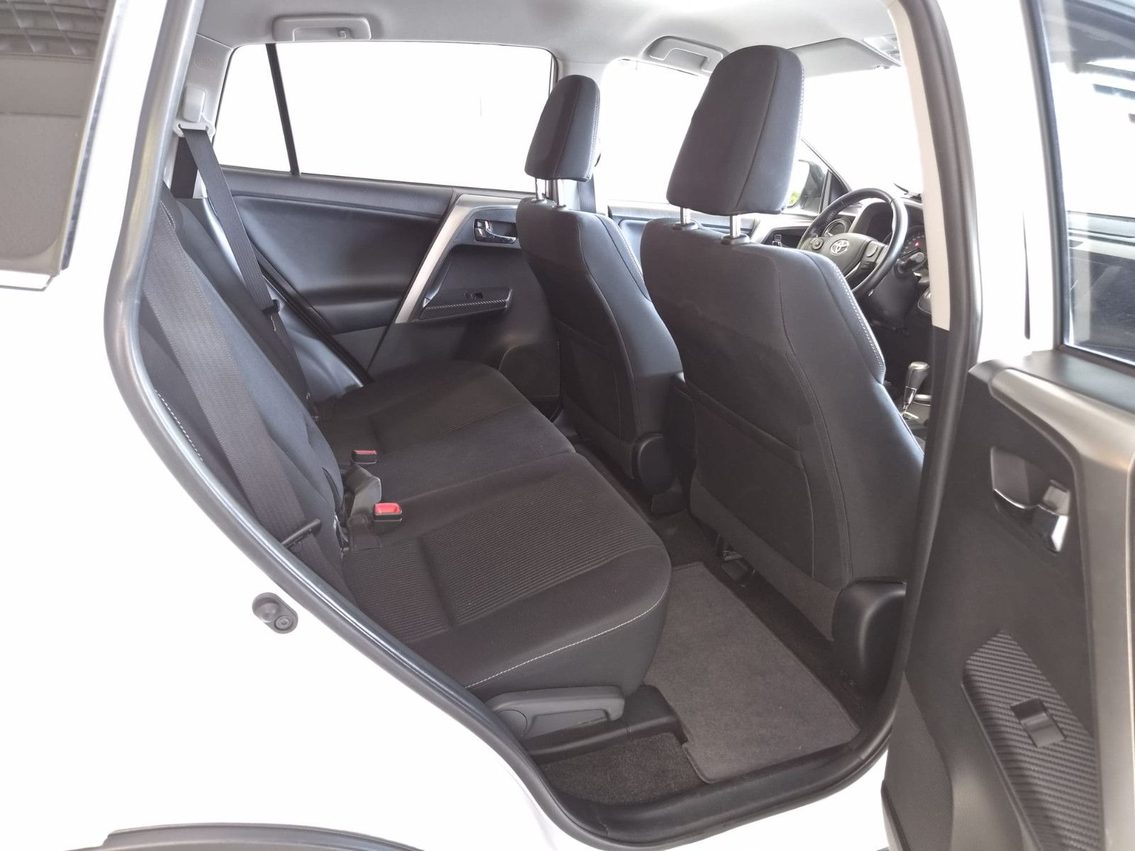 Fahrzeugabbildung Toyota RAV 4 2,0-l-VVT-i Comfort Auto 4x4