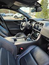 Jaguar XE P250 R-DYNAMIC S Automatik R-DYNAMIC S - Jaguar XE von privat