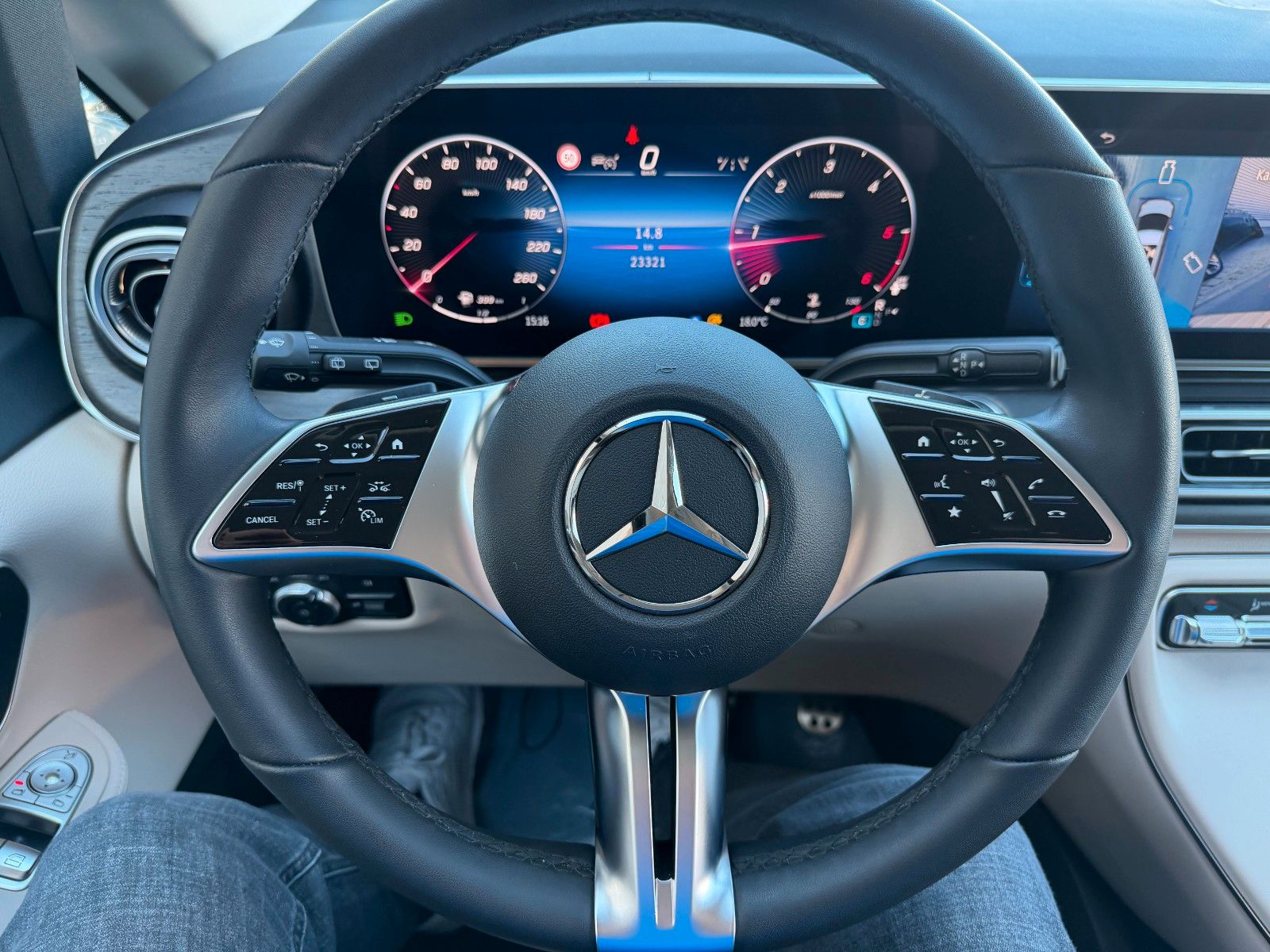 Fahrzeugabbildung Mercedes-Benz V 220 d AVA AMG AHK2,5to DISTRONIC 360Kamera