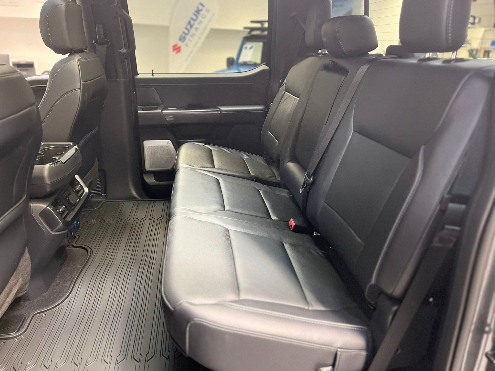 Fahrzeugabbildung Ford F-150 Lariat 5.0L V8 Supercrew 5,5" Black Ed.