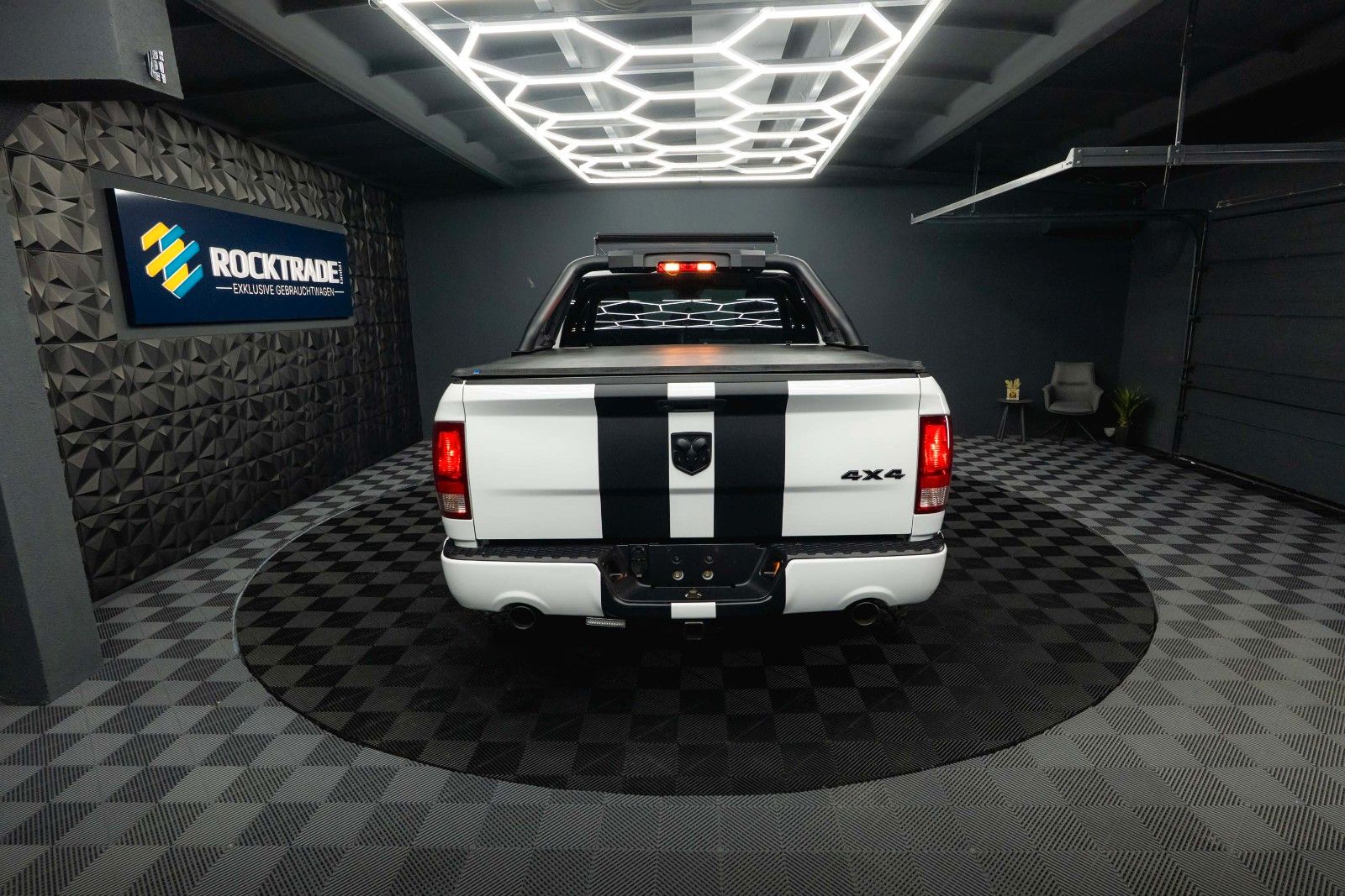 Fahrzeugabbildung Dodge RAM 5.7 V8 HEMI 4x4 OFFROAD Night-Paket *LED*19%