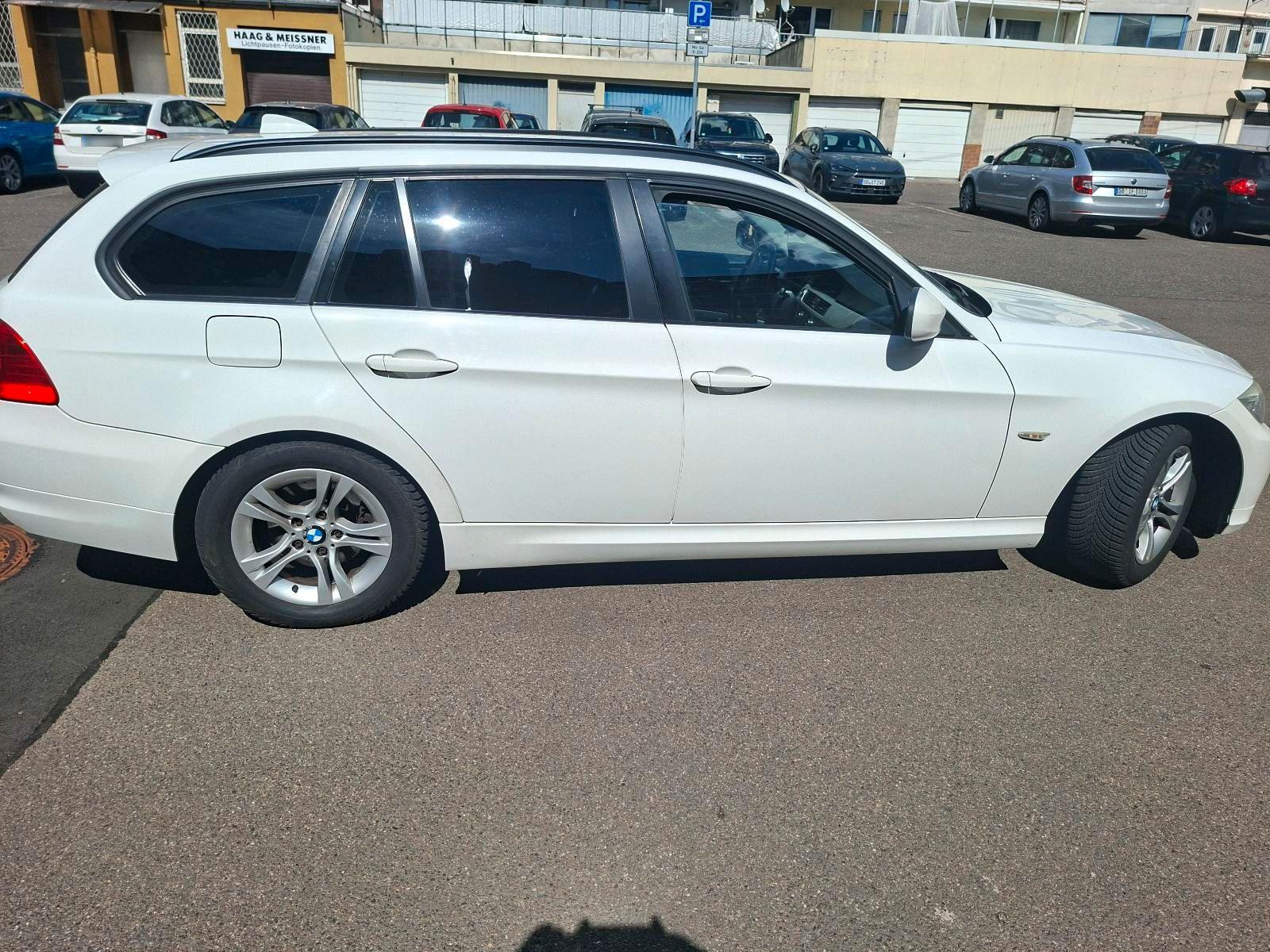 BMW 318 2011 — photo 8