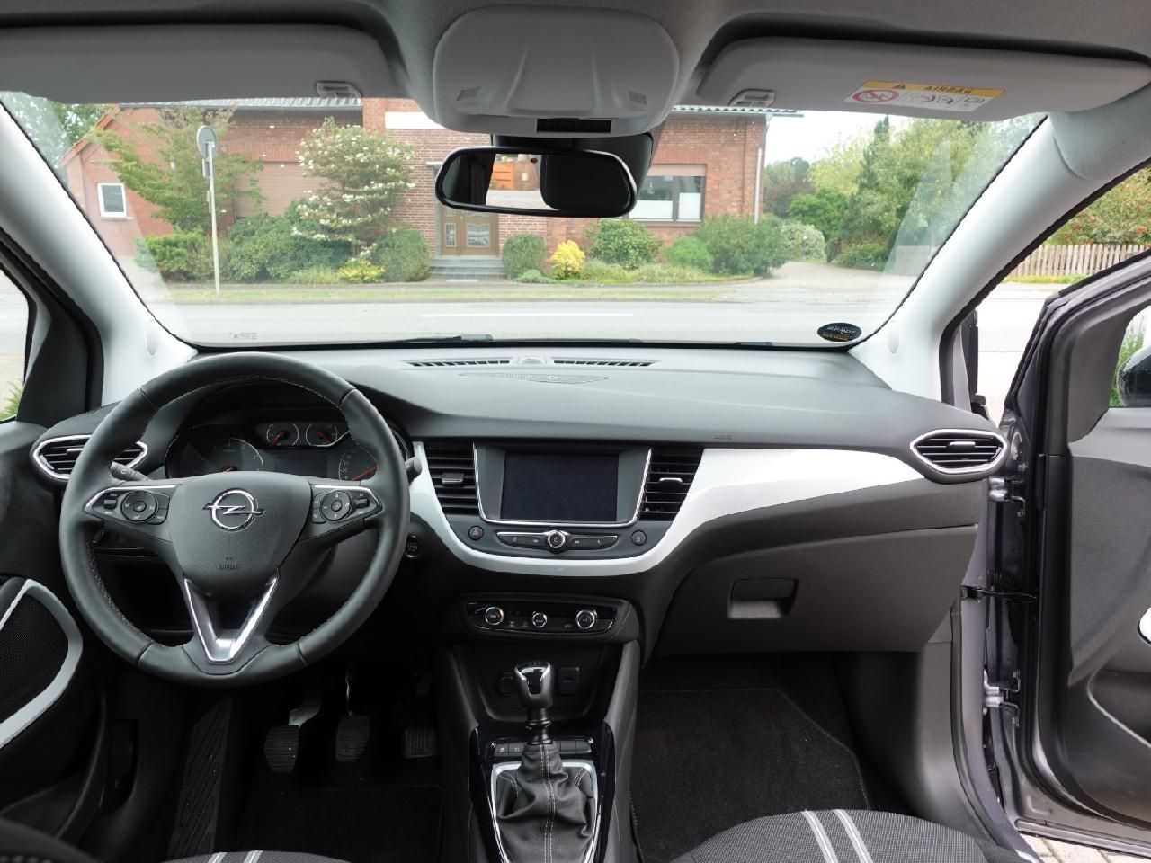 Fahrzeugabbildung Opel Crossland 1,2 Tech&Design