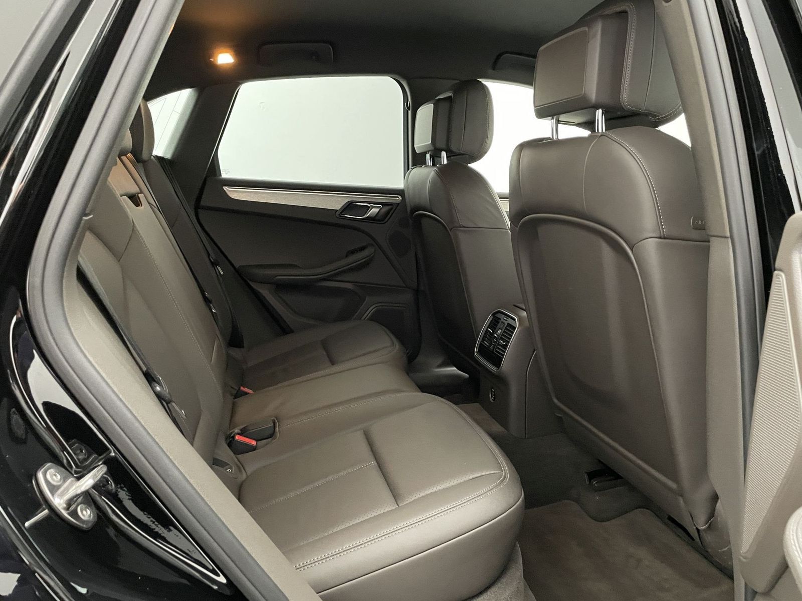 Porsche Macan PDK DAB LED AHK el. Sitze Klima PDC foto 11