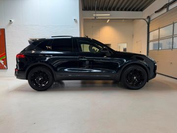 Porsche Cayenne - 2