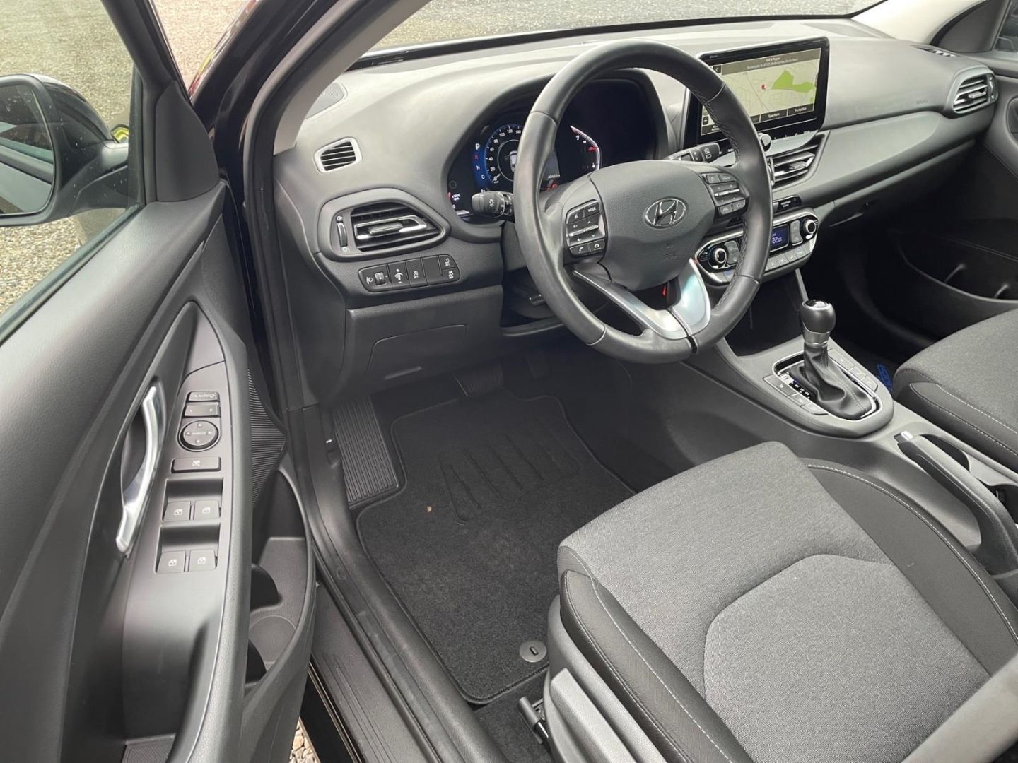 Fahrzeugabbildung Hyundai i30 1.6 CRDi Kombi Intro Edition Navigation Rück
