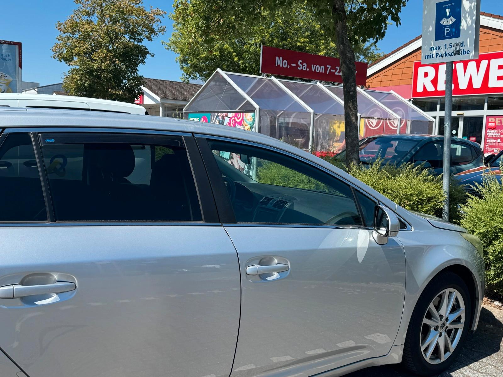 Toyota Avensis 2010 — photo 7
