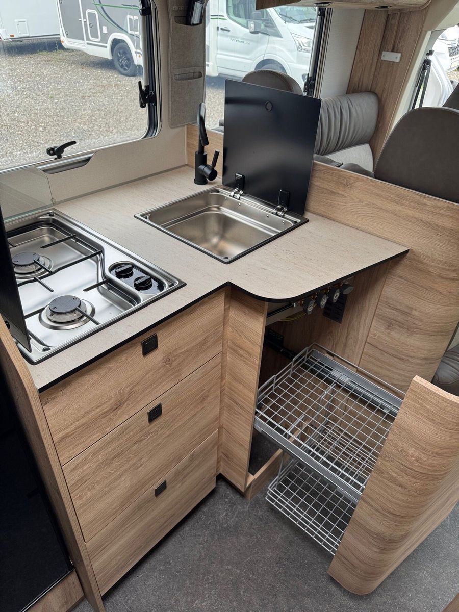 Fahrzeugabbildung Eura Mobil Profila RS PRS 695 EB Dachklima/Mondial/Lithium