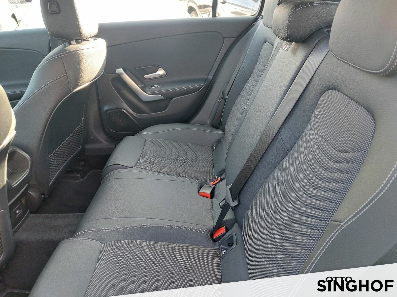 Fahrzeugabbildung Mercedes-Benz A 200 Progressive +Pano+LED+Rü Kam+MBUX+Winter+