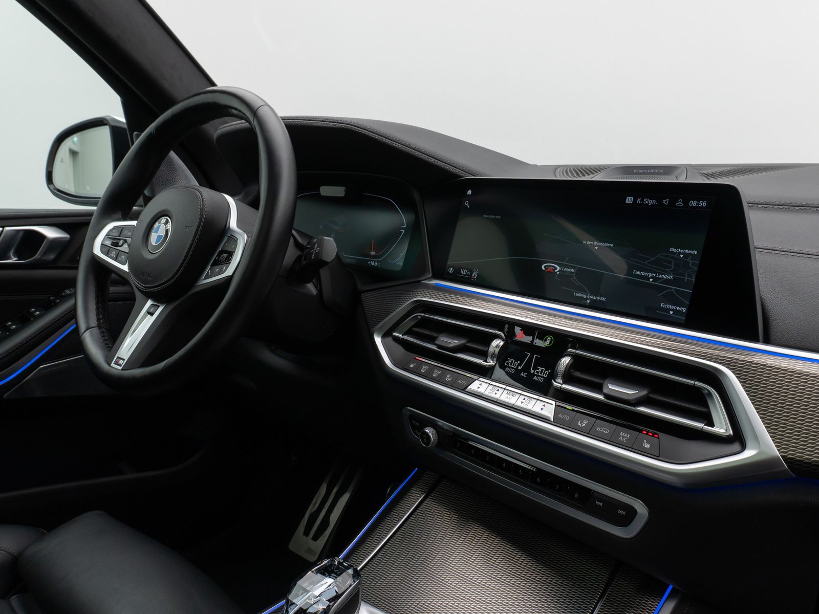 Fahrzeugabbildung BMW X5 xD40d M Sport Panorama Laser 360°HUD DAB B&W
