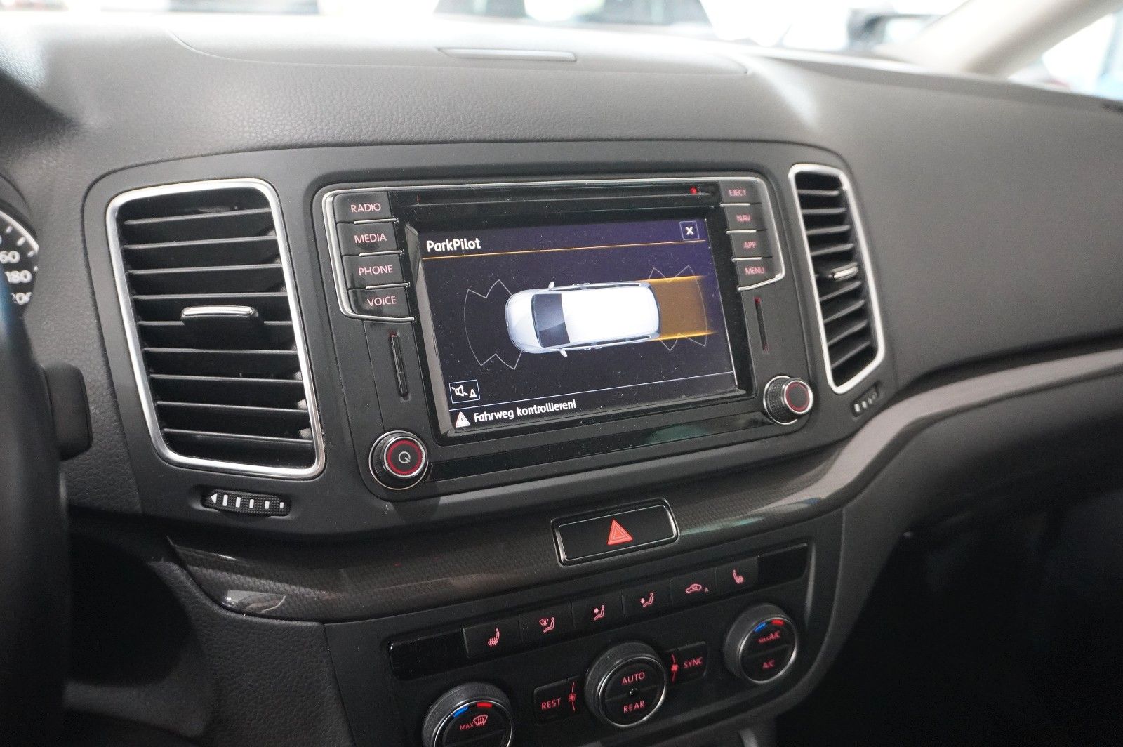 Fahrzeugabbildung Volkswagen Sharan 1.4 TSI JOIN NAVI/SHZ/SPORT/PDC/NEBEL/AHK