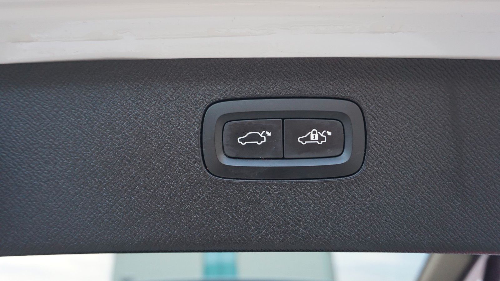 Fahrzeugabbildung Volvo XC90 Momentum AWD, Kamera, Navi, LED