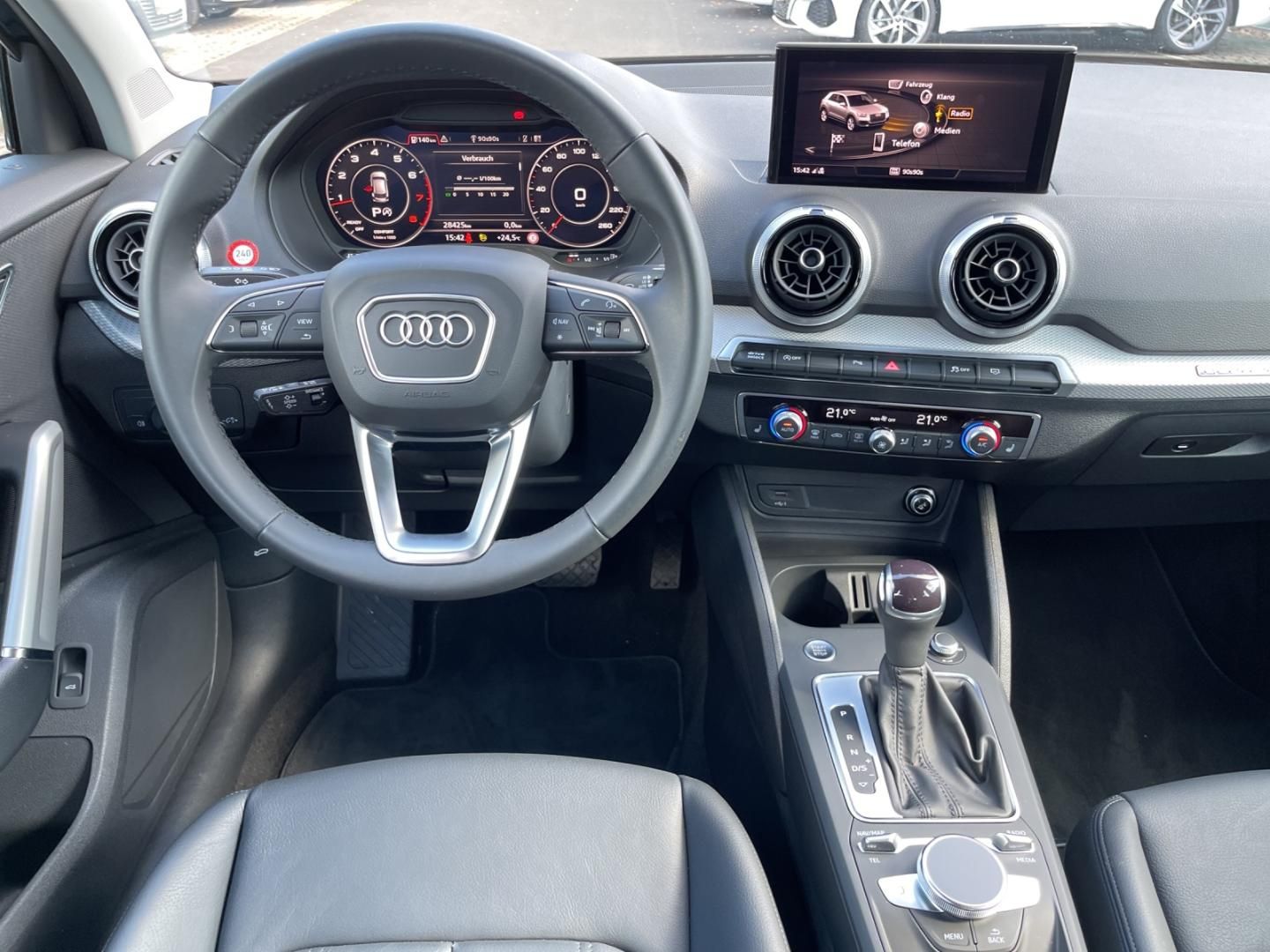 Fahrzeugabbildung Audi Q2 S line 40 TFSI quattro Fahren Parken Leder