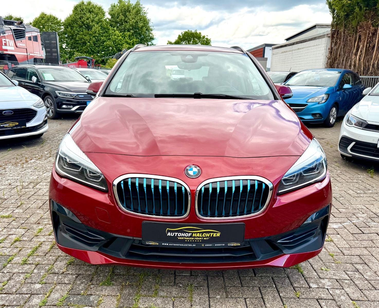 BMW 225 xe Sport Line Active Tou. KAM NAV HUD LEDER